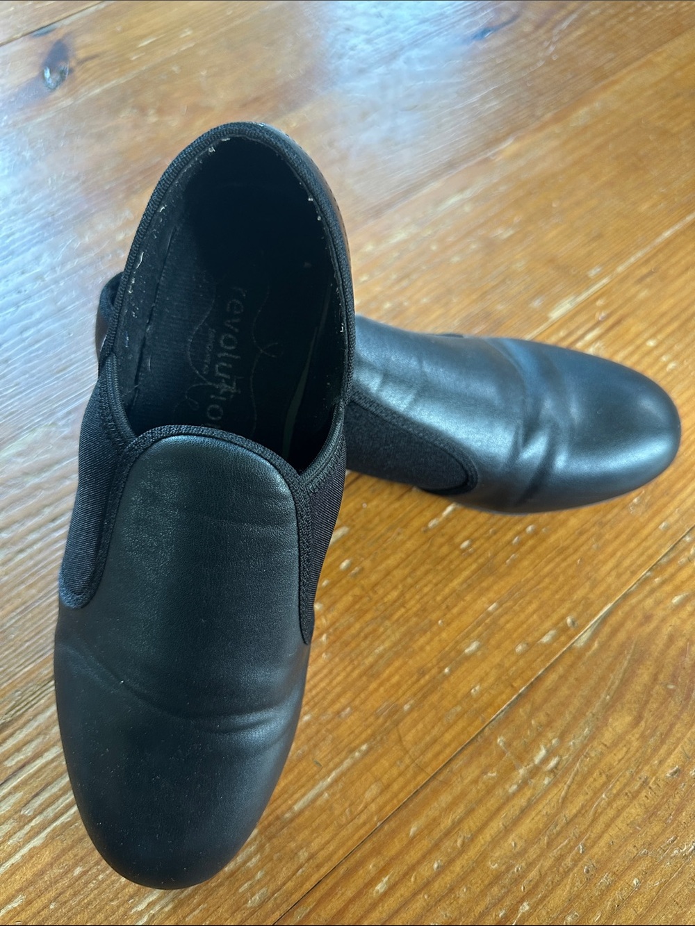 Revolution Black Tap shoe